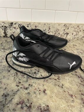 Puma Women's Riaze Prowl Palm sneakers shoes graphic logo size 9 soft foam